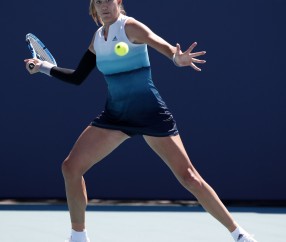 九游体育-穆古鲁扎回归赛场，高光表现首场状态亮眼，曼联观众沸腾！的简单介绍