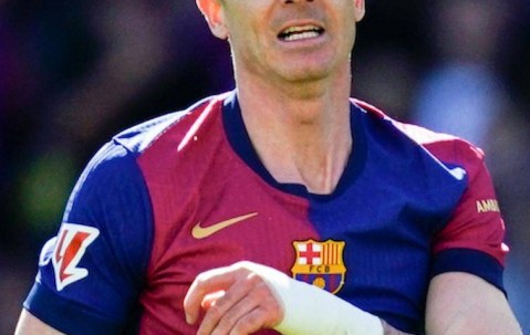 九游体育-关于莱万多夫斯基在巴塞罗那比赛中战术调整，逆转引发热议！的信息